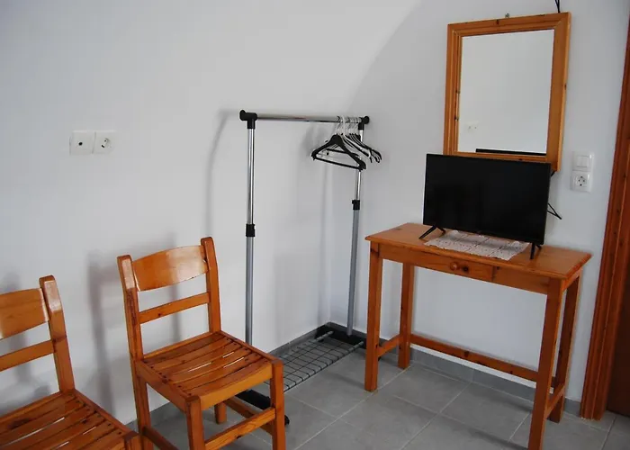 Apollo Pensionat Perissa (Santorini)